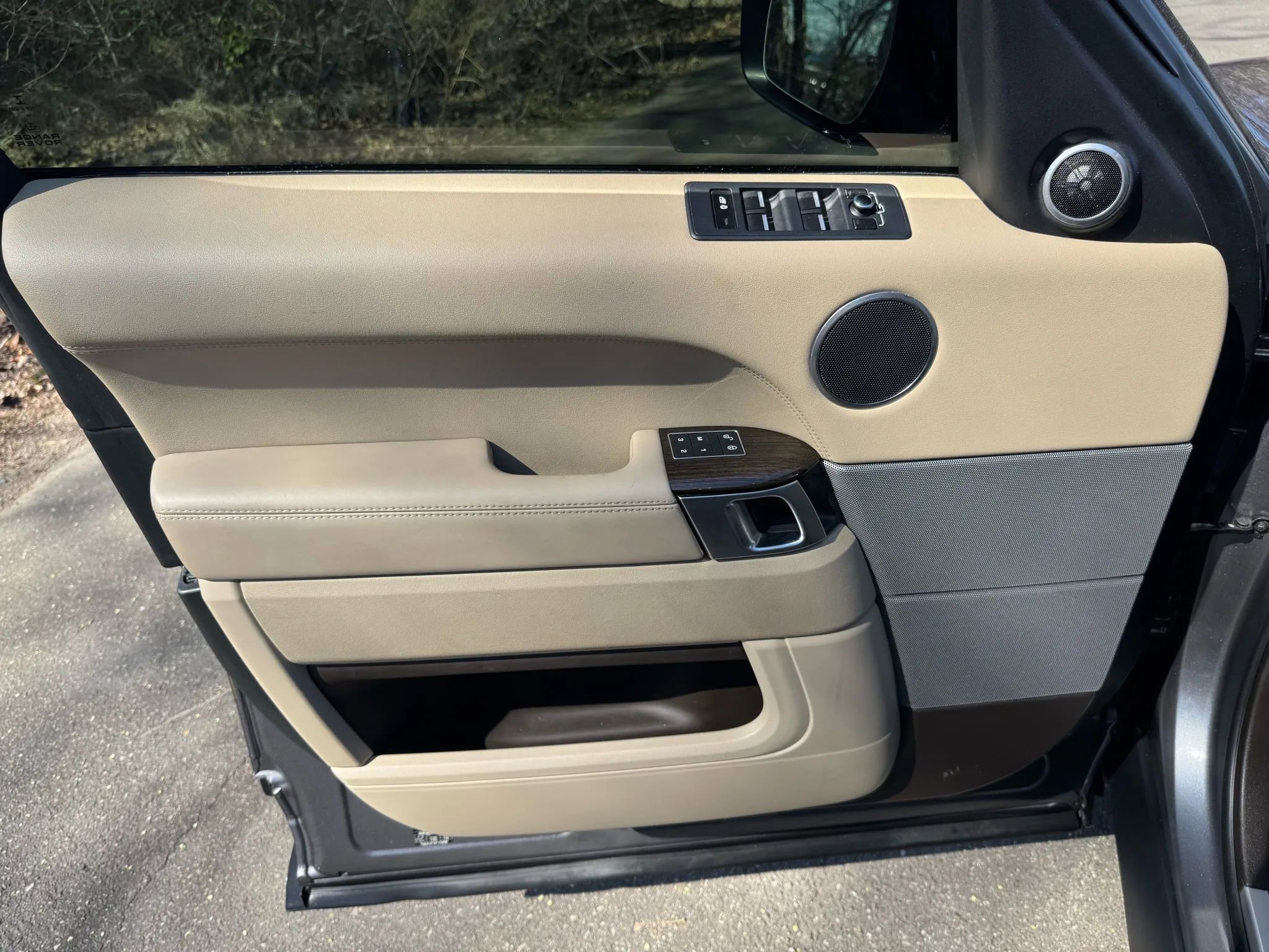 Used 2017 Land Rover Range Rover Sport HSE image 18