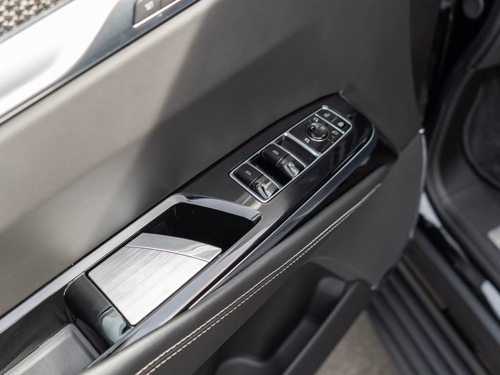 Used 2026 Cadillac Escalade V w/ LPO, ONYX Package image 31