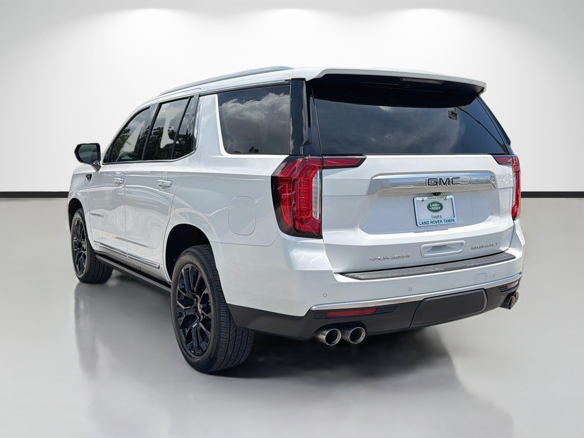 Used 2023 GMC Yukon Denali AWD/4WD image 3