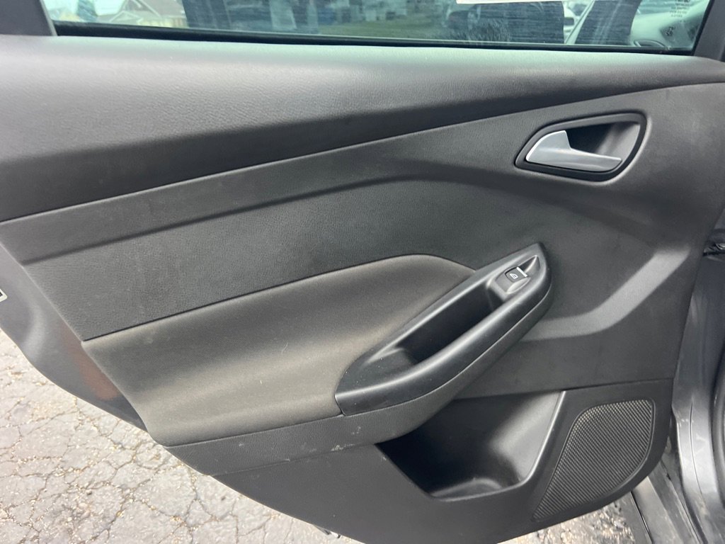 Used 2018 Ford Focus ST FWD image 13