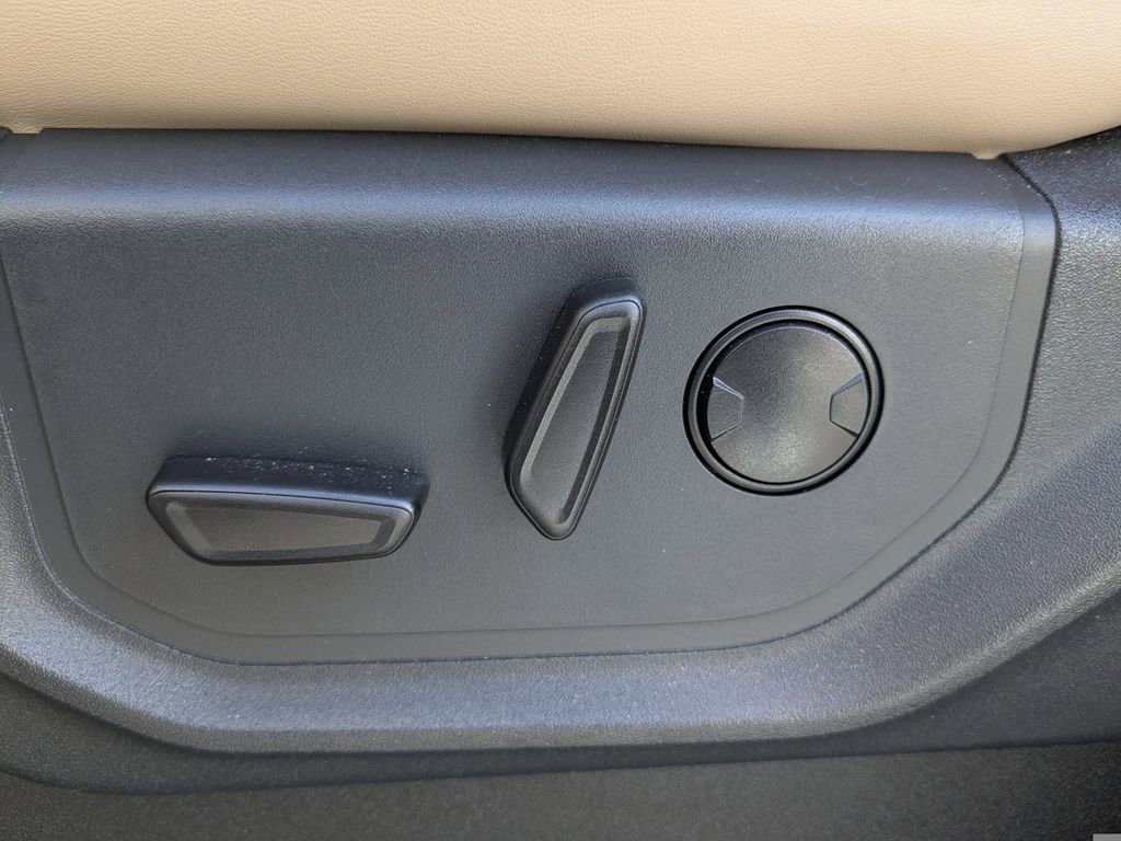 Used 2024 Ford Expedition XLT image 23