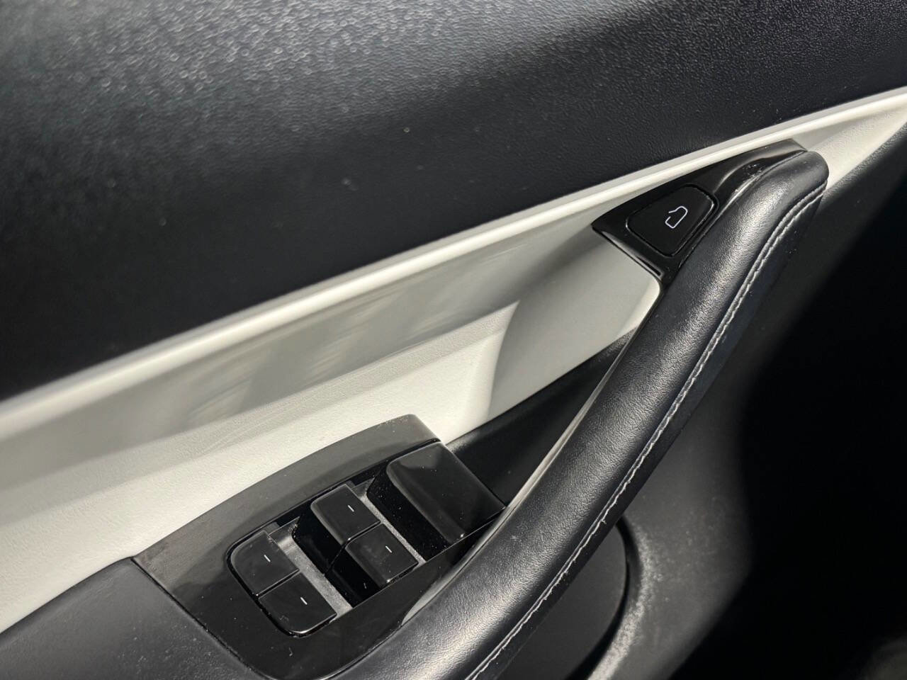 Used 2021 Tesla Model Y Long Range image 25