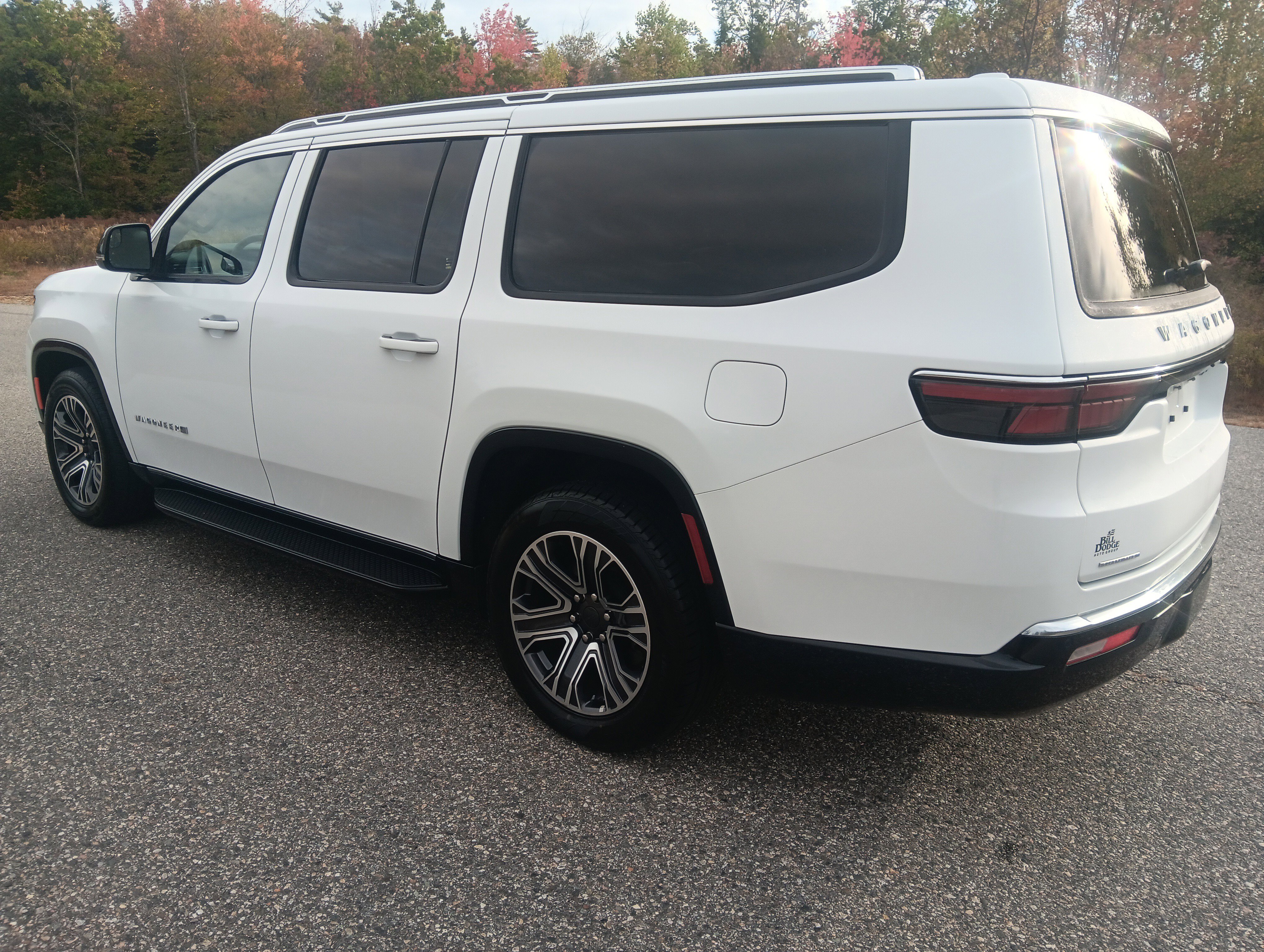 Used 2023 Jeep Wagoneer L Series II image 7