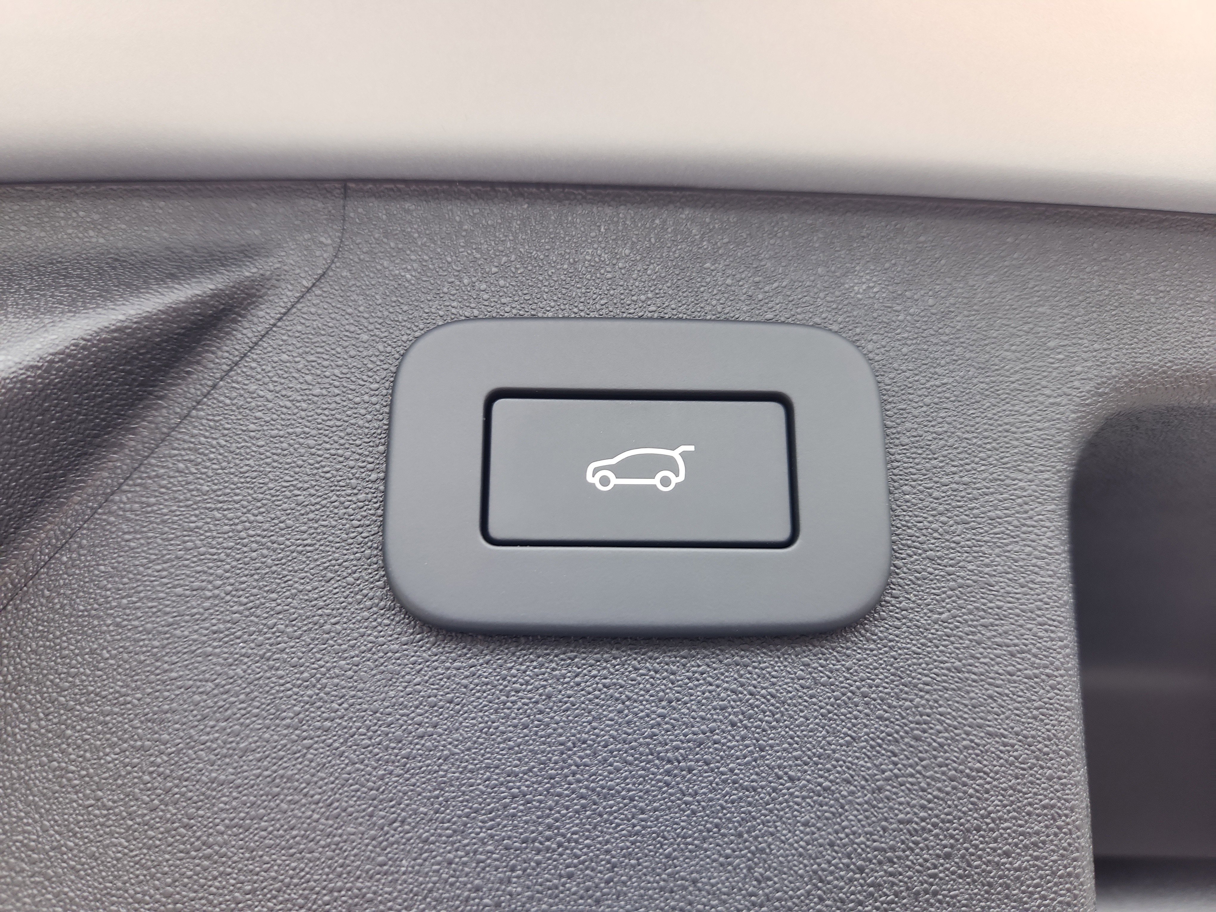 Used 2025 Land Rover Discovery Sport S image 14