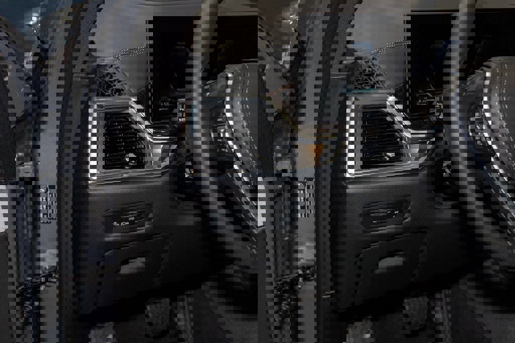 New 2026 BMW X5 xDrive50e w/ Climate Comfort Package image 14