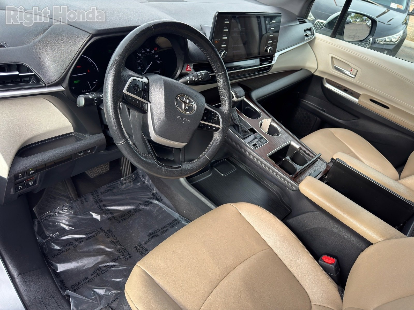 Used 2024 Toyota Sienna XLE image 15