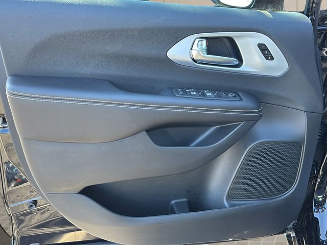 New 2026 Chrysler Pacifica Limited FWD image 16