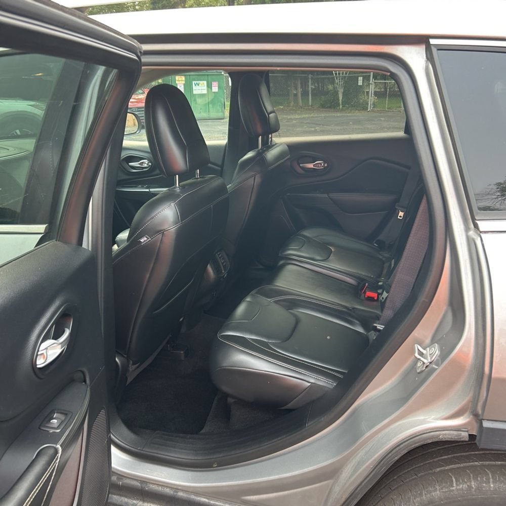 Used 2016 Jeep Cherokee Limited AWD/4WD image 13