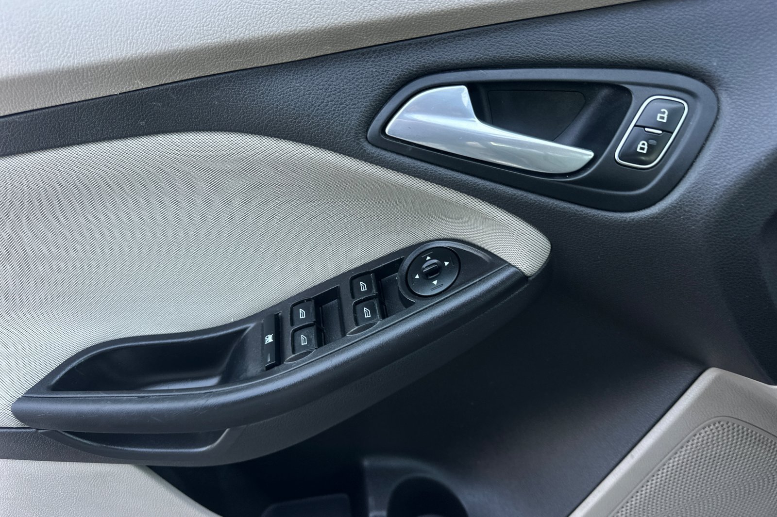 Used 2018 Ford Focus SE FWD image 11