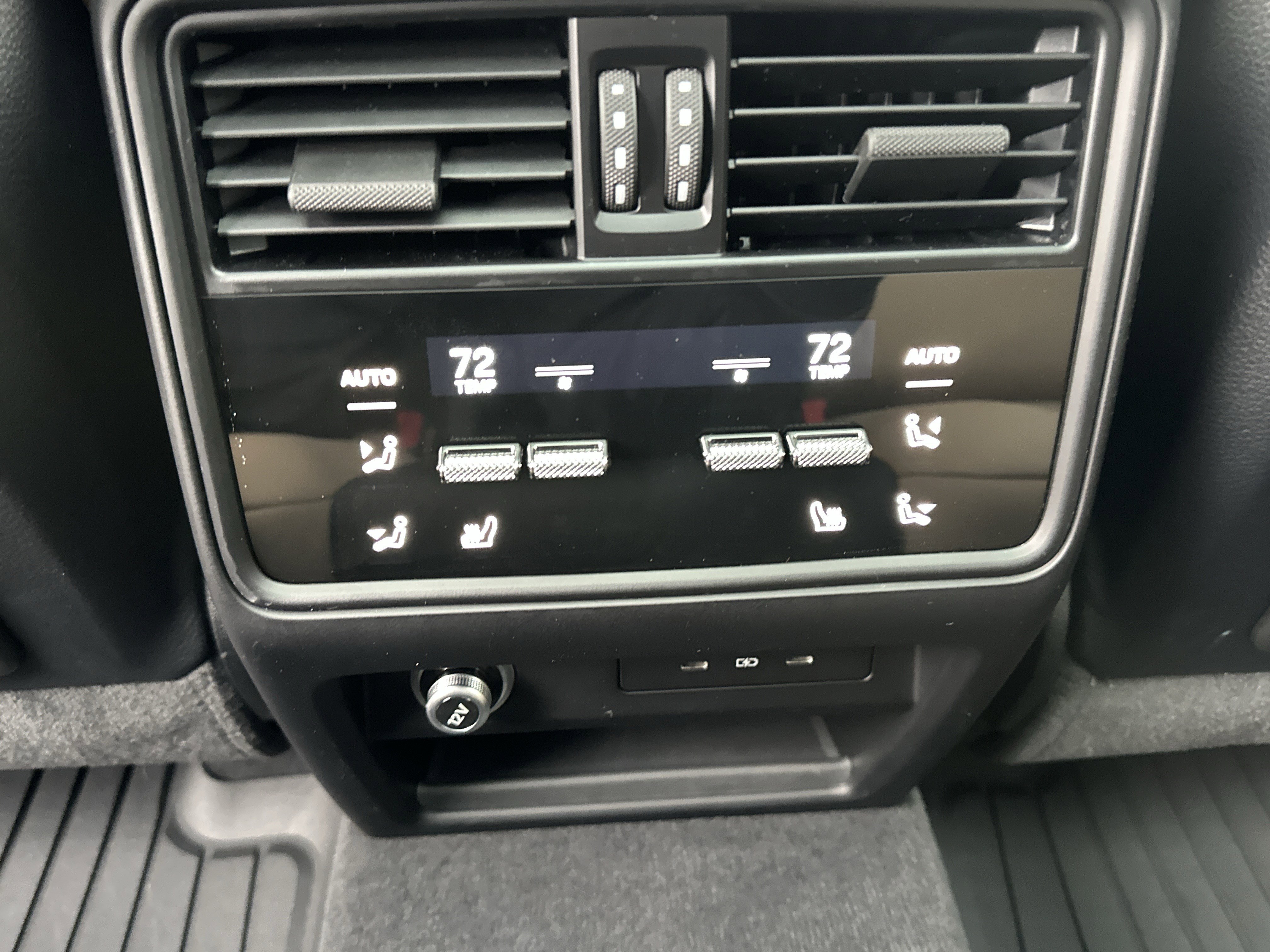 Used 2024 Porsche Cayenne Coupe image 24