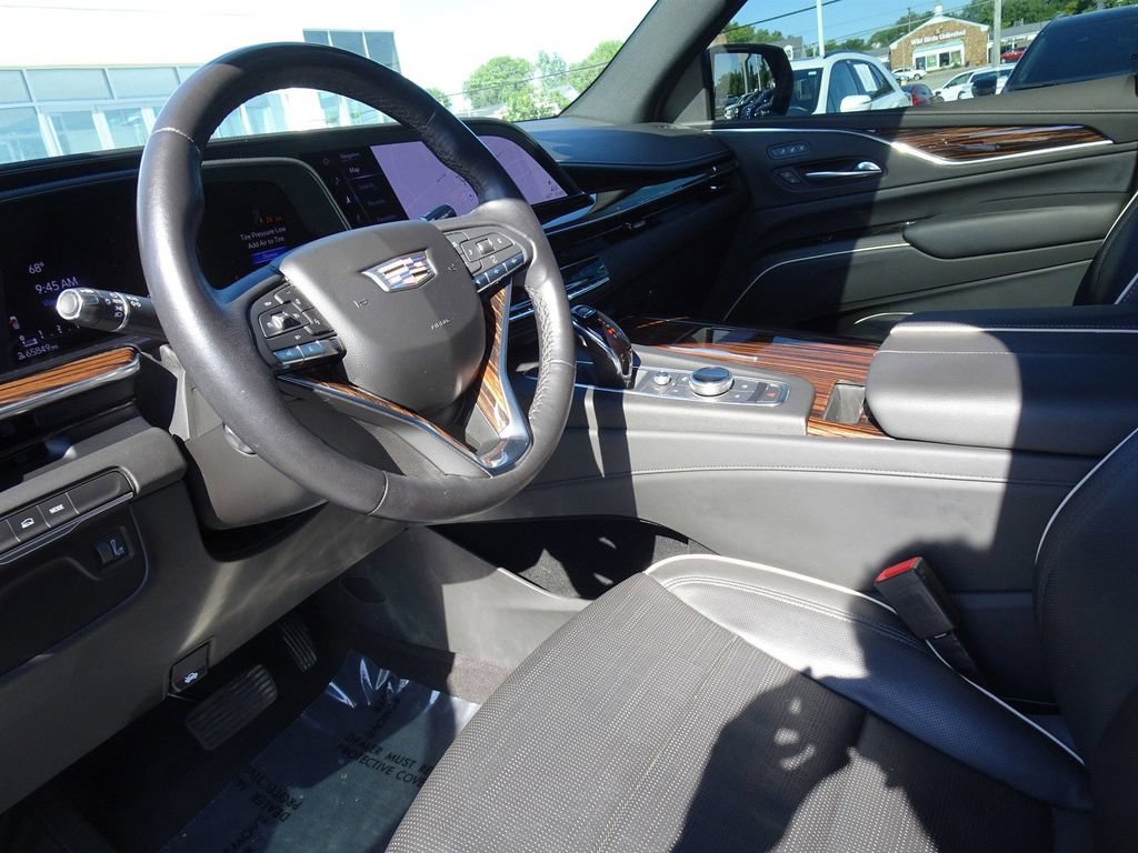 Used 2022 Cadillac Escalade ESV Premium Luxury w/ LPO, Radiant Package AWD/4WD image 12