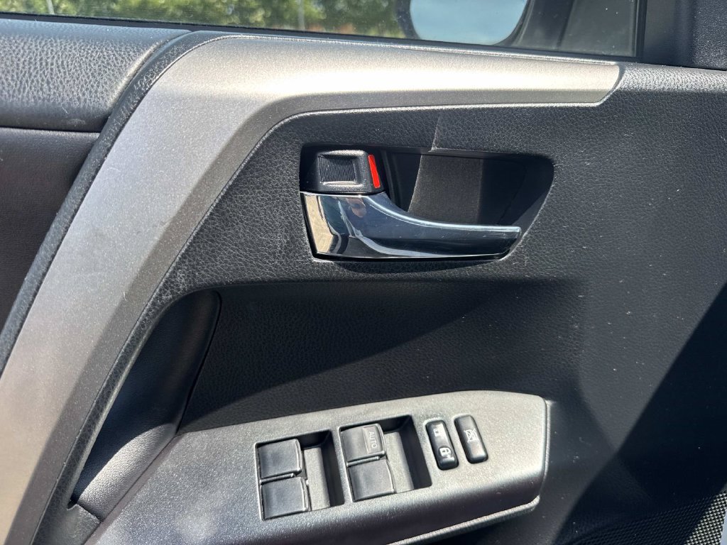 Used 2017 Toyota RAV4 XLE FWD image 22