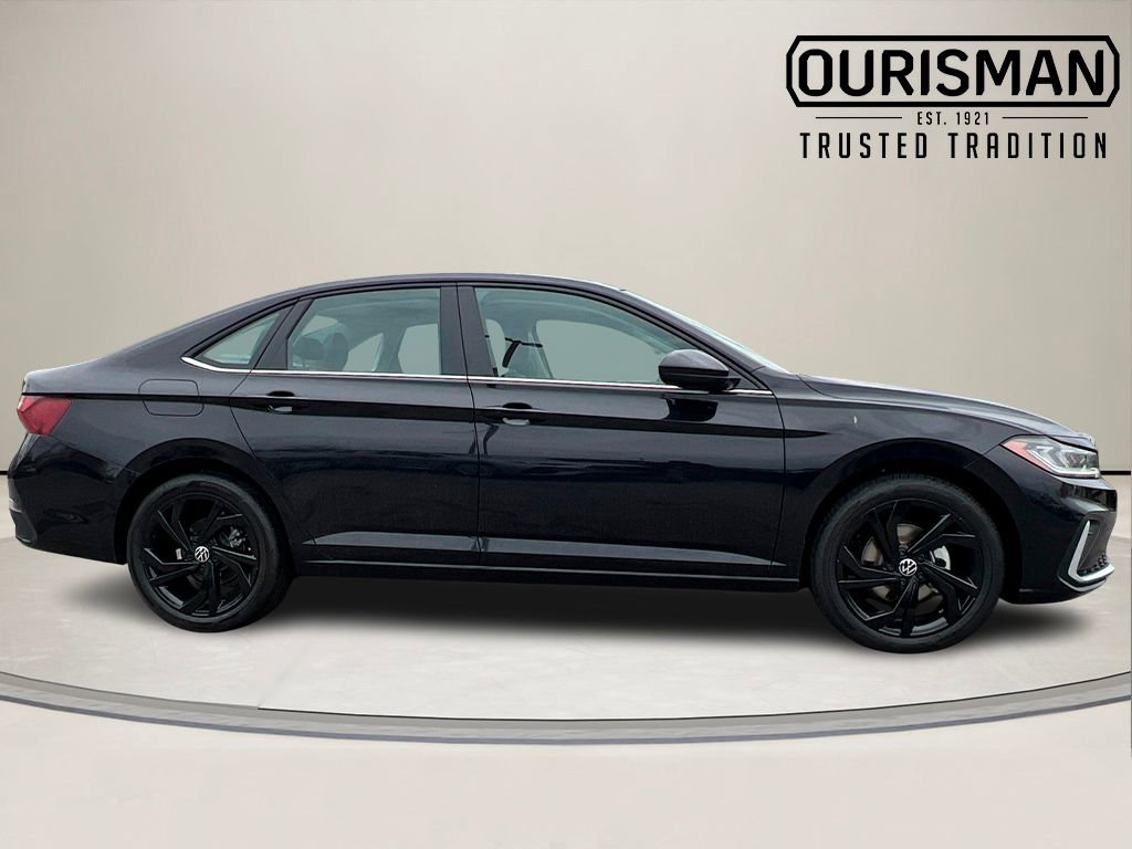 New 2026 Volkswagen Jetta SE image 2