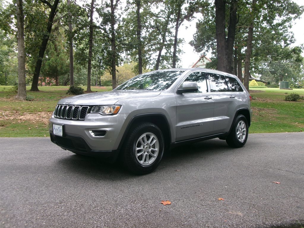 Used 2018 Jeep Grand Cherokee Laredo image 1