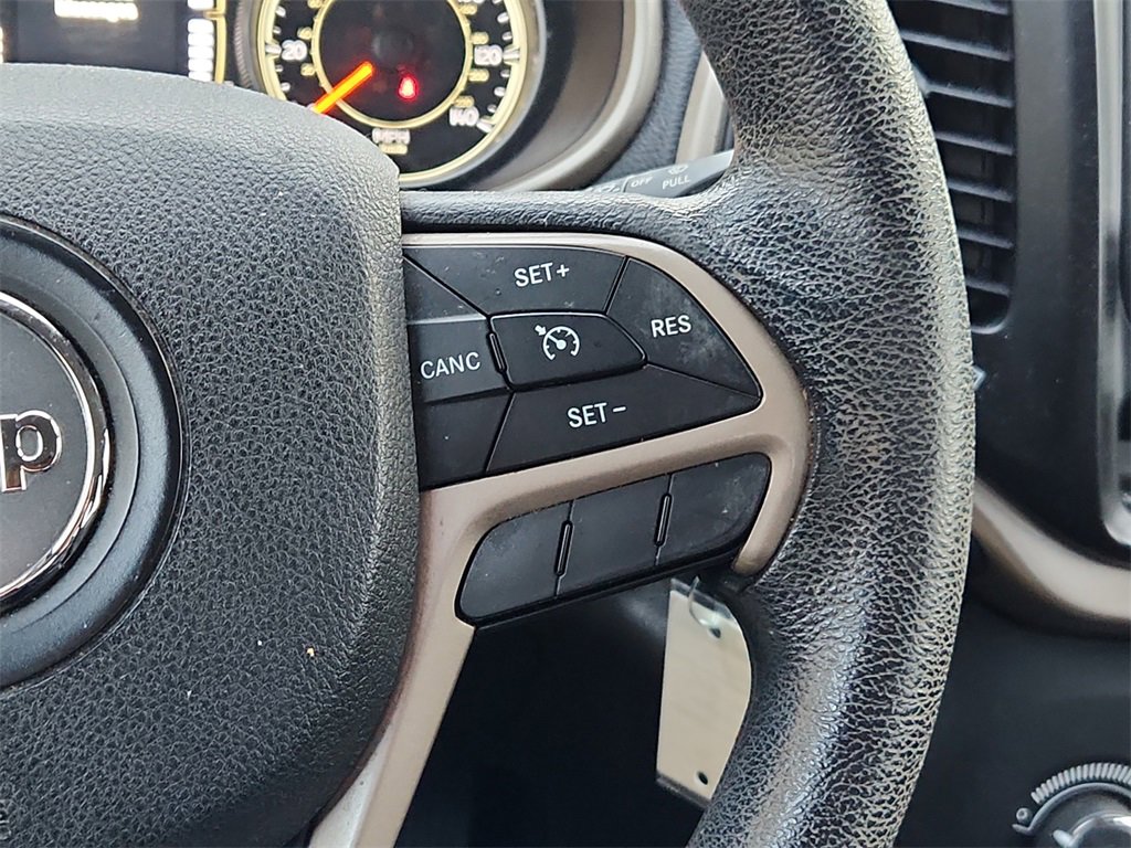 Used 2015 Jeep Cherokee Sport image 24