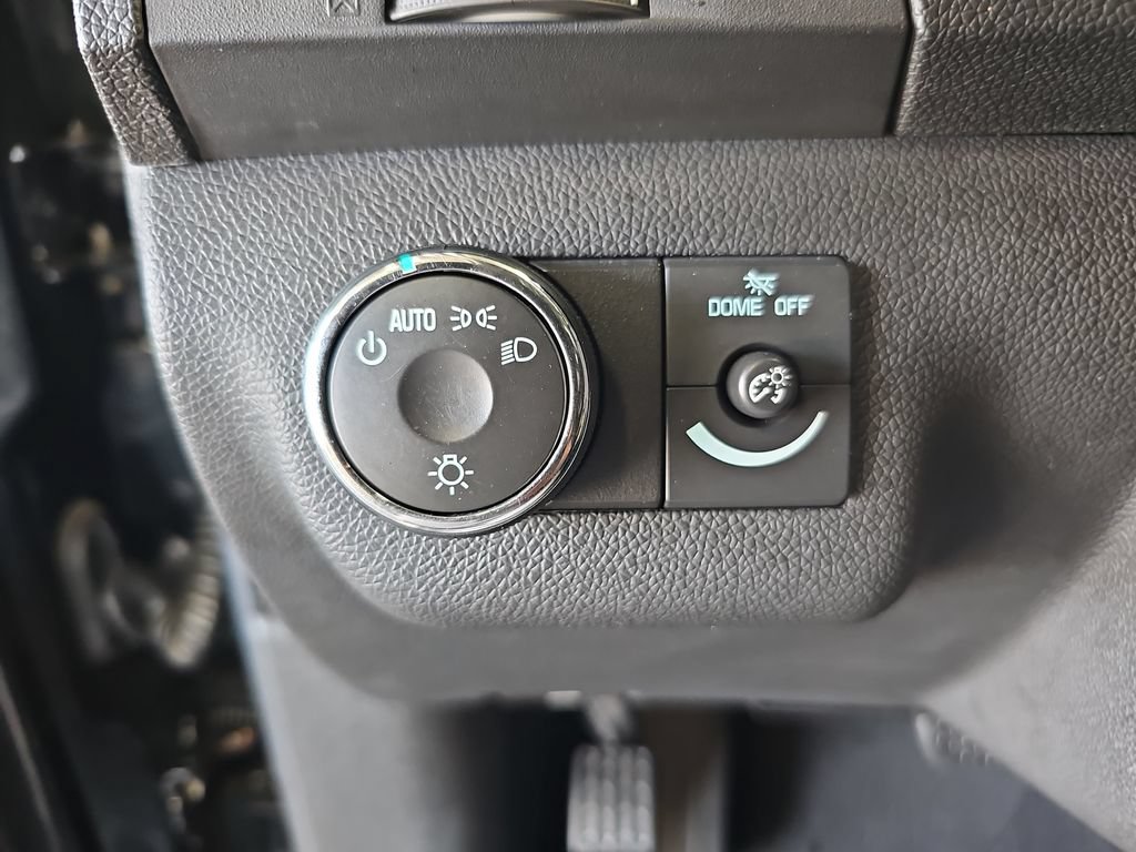 Used 2009 Chevrolet Traverse LT FWD image 26