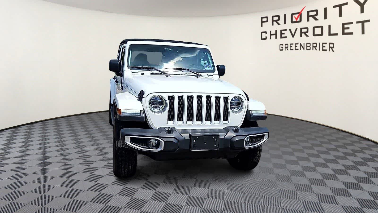 Used 2018 Jeep Wrangler Unlimited Sahara AWD/4WD image 3