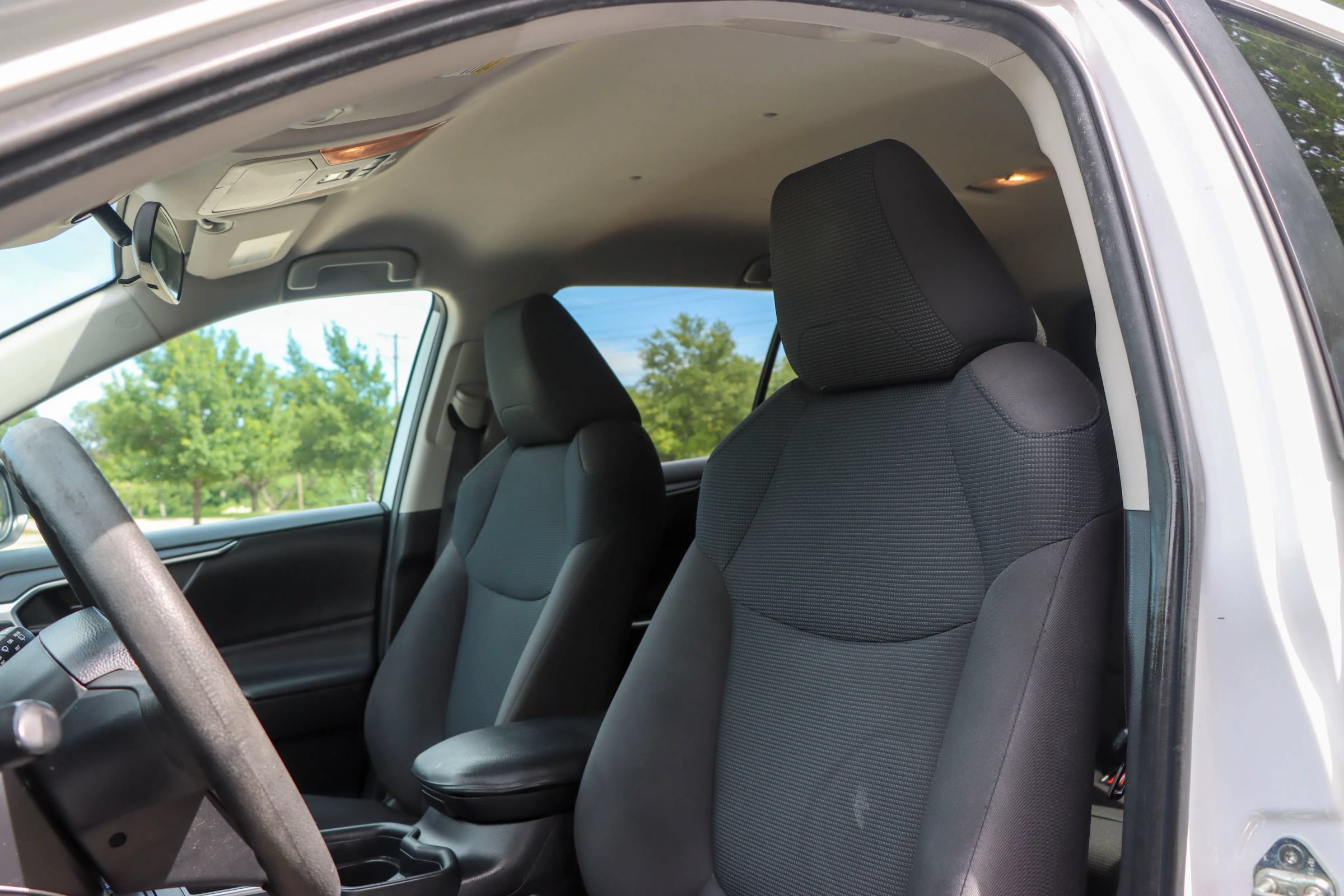 Used 2019 Toyota RAV4 LE FWD image 14