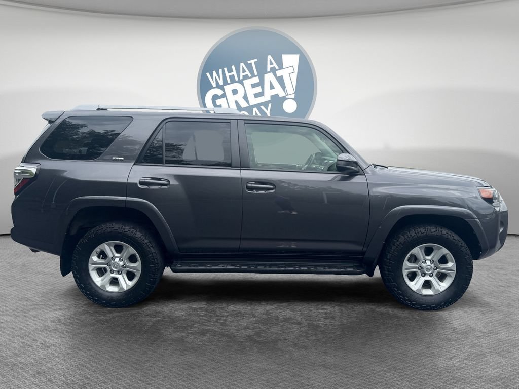 Used 2016 Toyota 4Runner SR5 AWD/4WD image 2