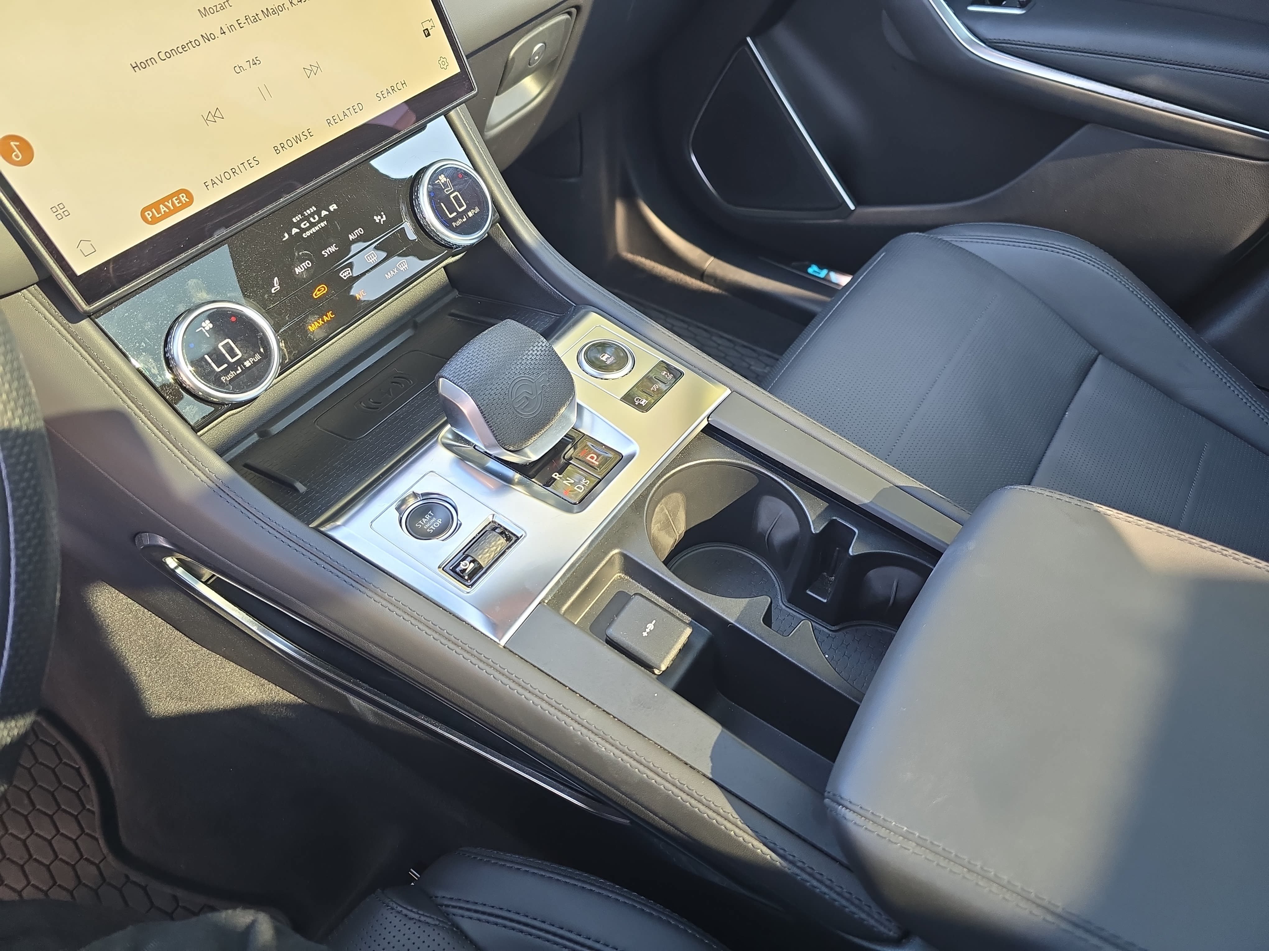 Certified 2023 Jaguar F-PACE SVR AWD/4WD image 27