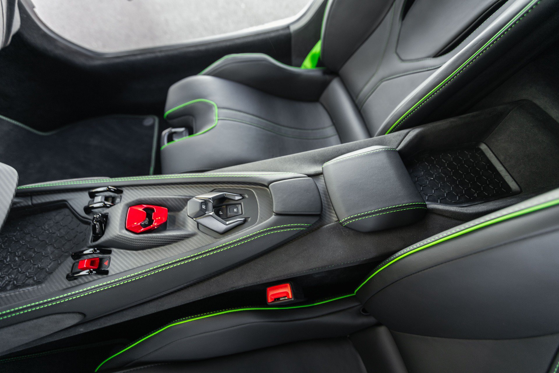 Used 2025 Lamborghini Revuelto AWD/4WD image 70