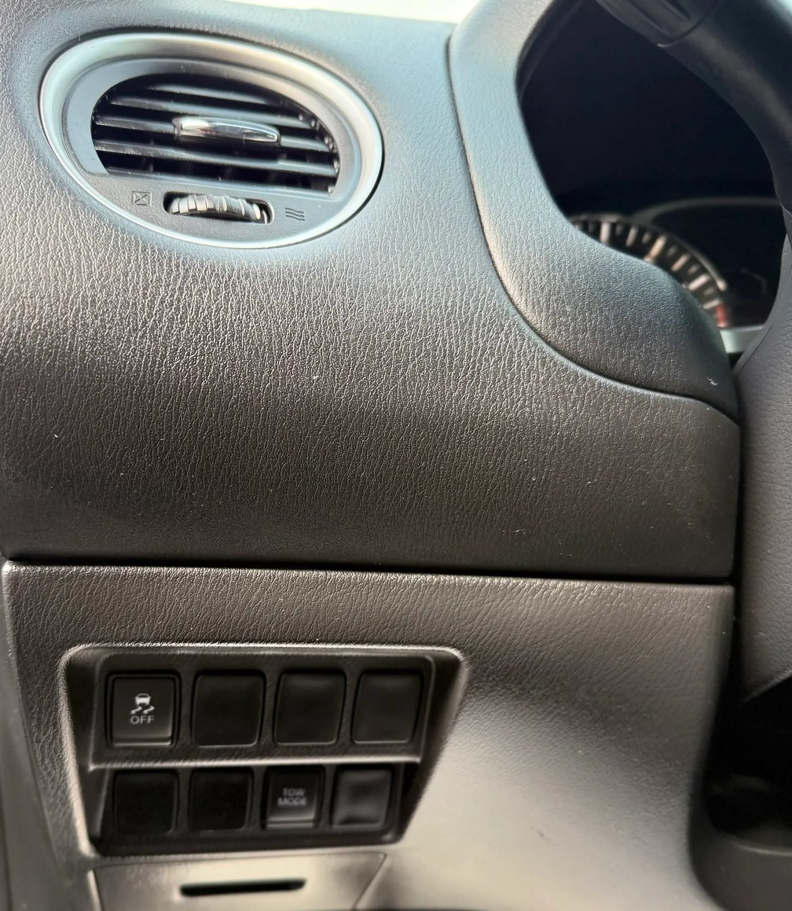 Used 2018 Nissan Pathfinder SV AWD/4WD image 23