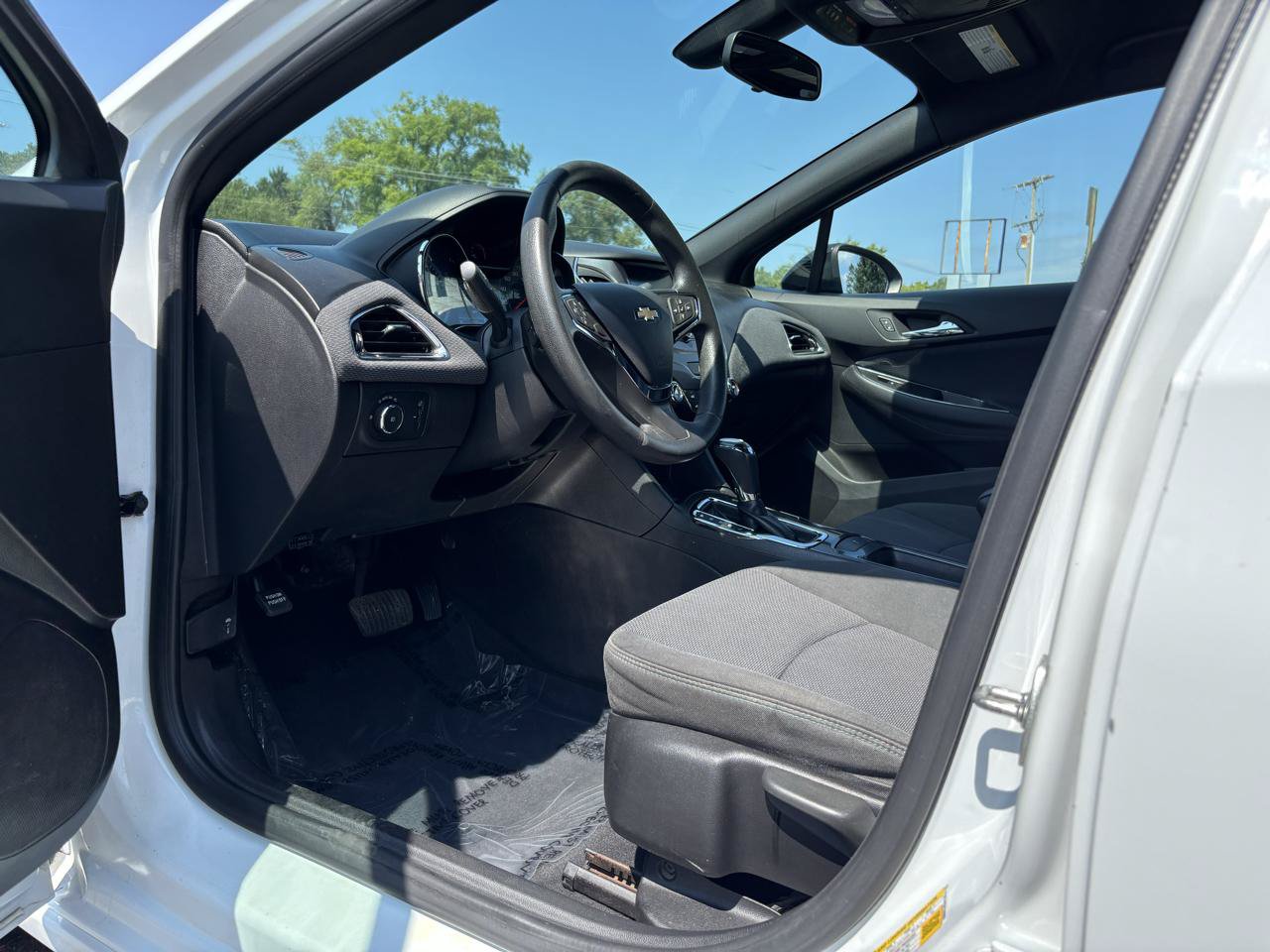 Used 2017 Chevrolet Cruze LT w/ Redline Edition FWD image 16