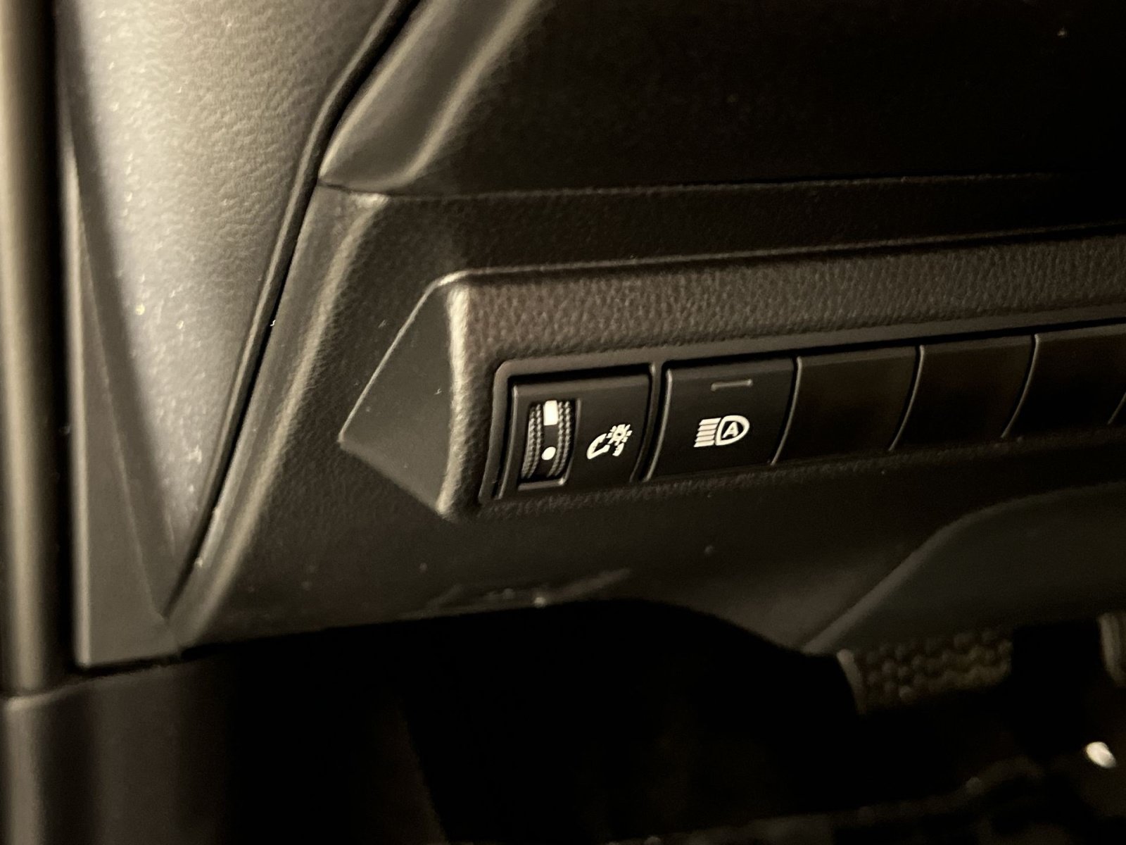 Used 2025 Toyota Corolla LE FWD image 31