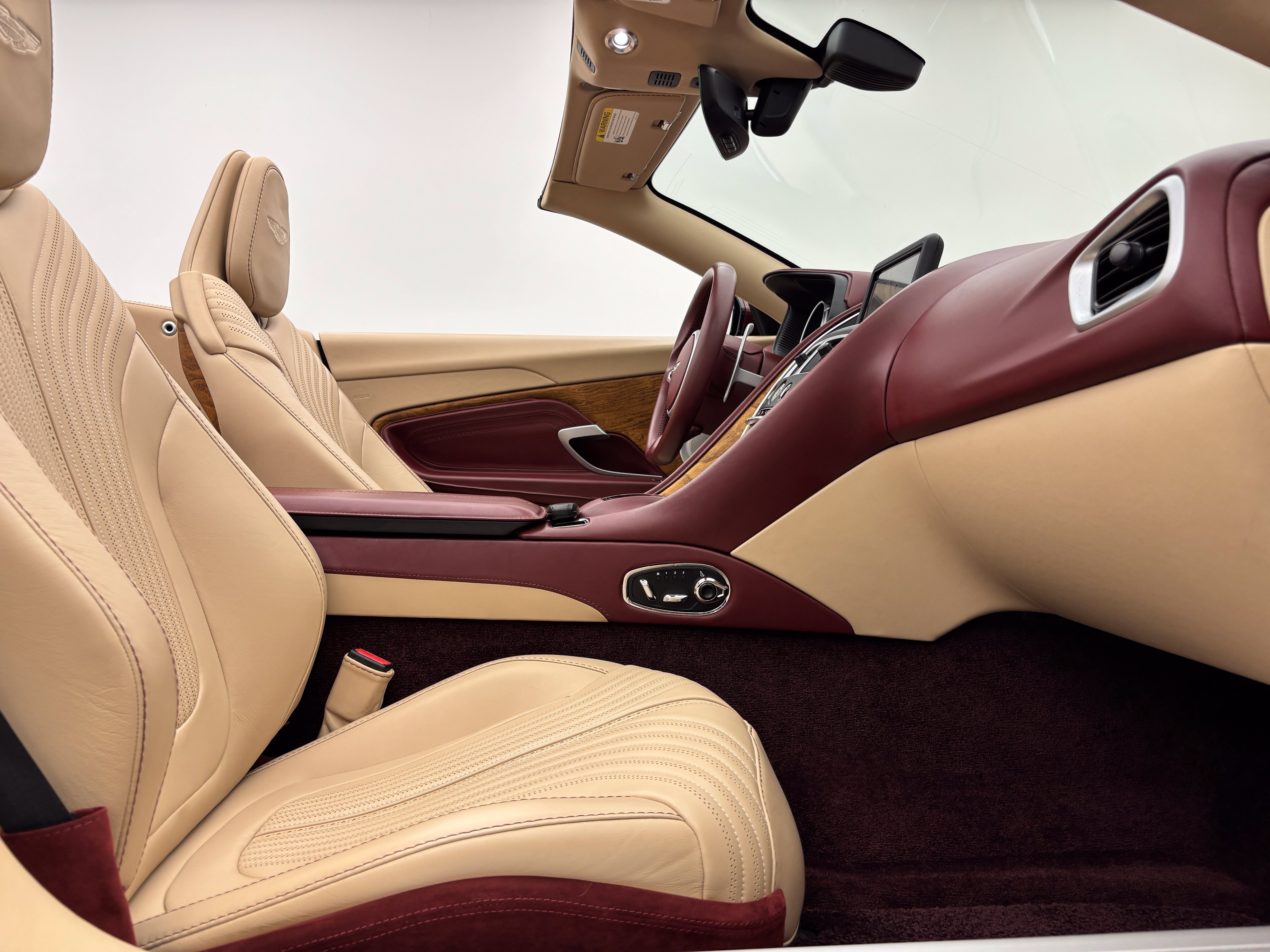 Used 2019 Aston Martin DB11 Volante RWD image 50
