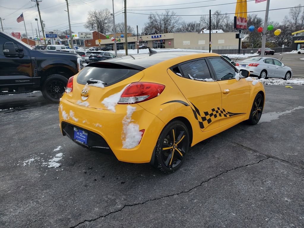 Used 2017 Hyundai Veloster Value Edition image 4
