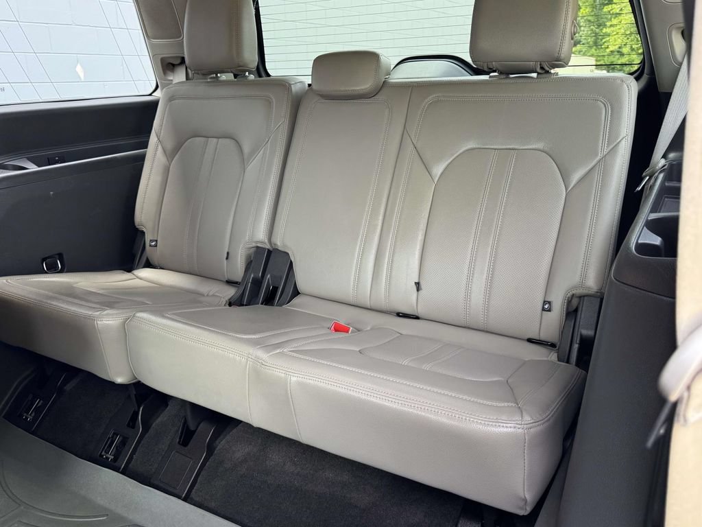 Used 2018 Ford Expedition Limited w/ Equipment Group 302A AWD/4WD image 17