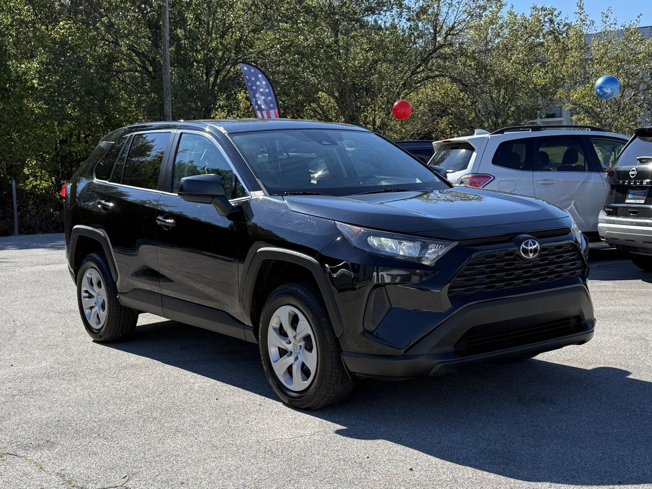 Used 2022 Toyota RAV4 LE FWD image 3