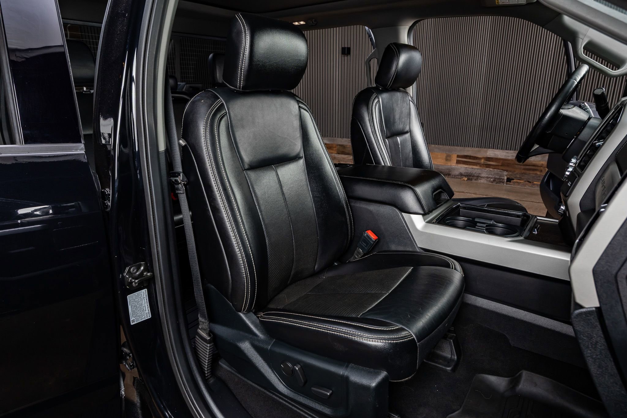 Used 2021 Ford F350 Lariat image 27