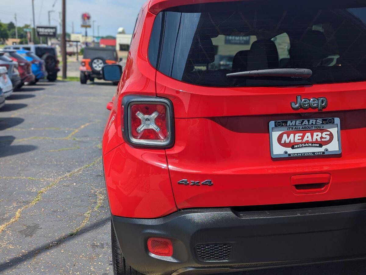 Used 2021 Jeep Renegade Limited AWD/4WD image 12
