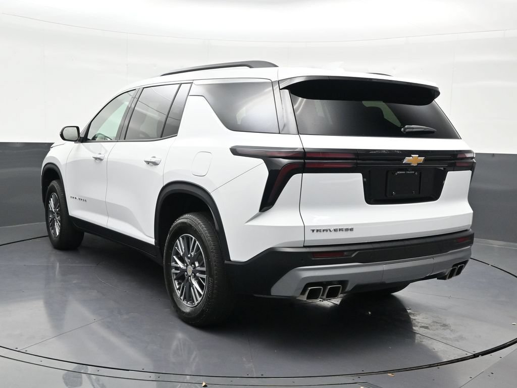 Used 2025 Chevrolet Traverse LT FWD image 3
