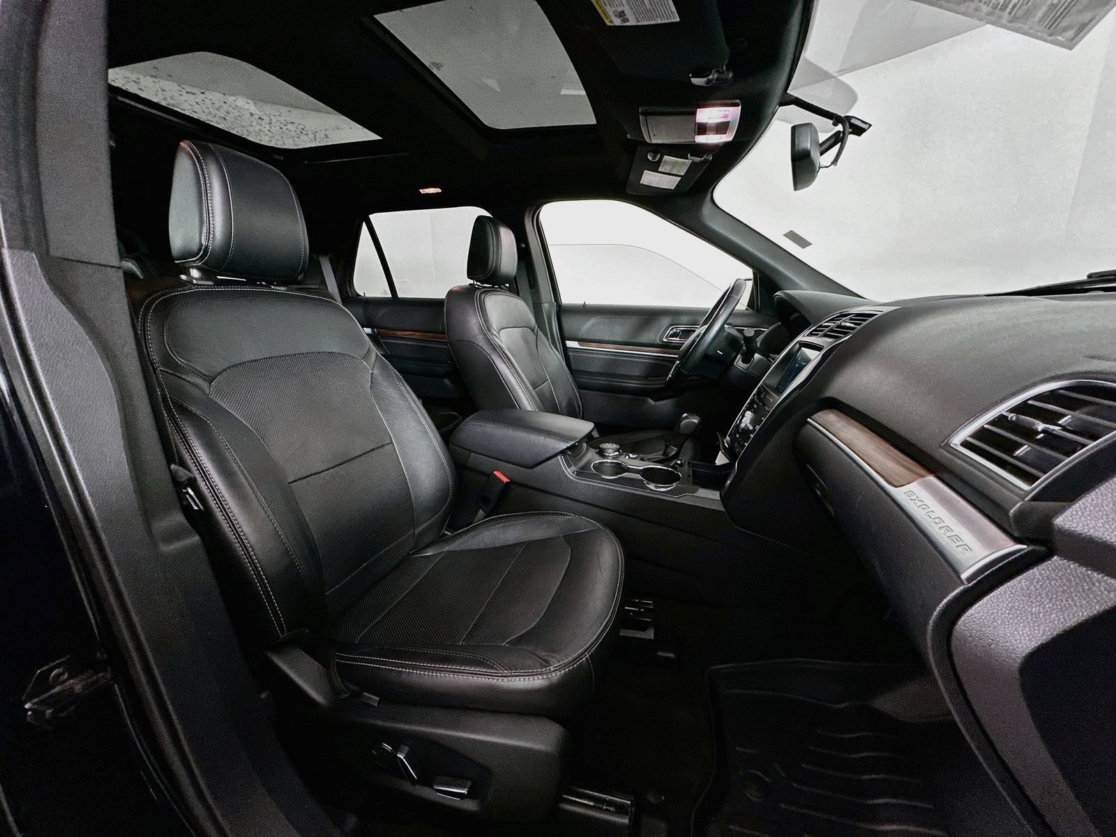 Used 2018 Ford Explorer Limited AWD/4WD image 32