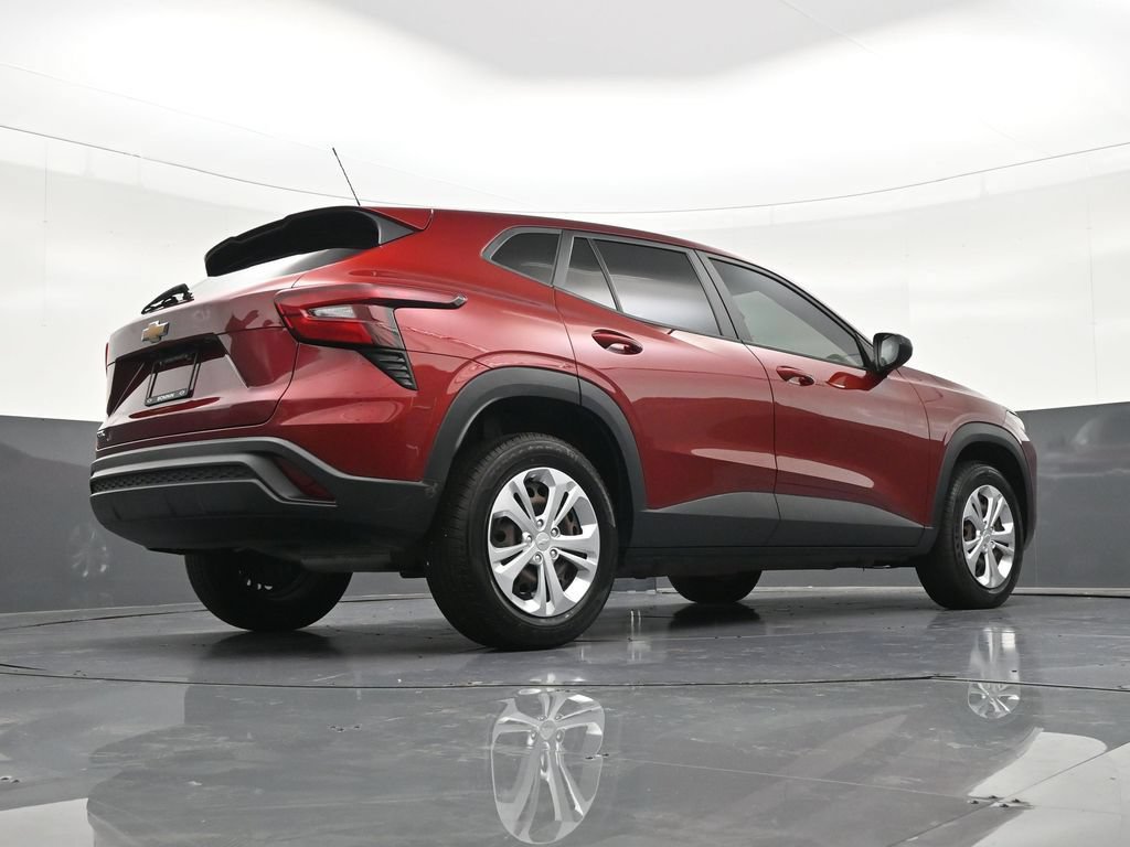 Used 2024 Chevrolet Trax LS FWD image 28