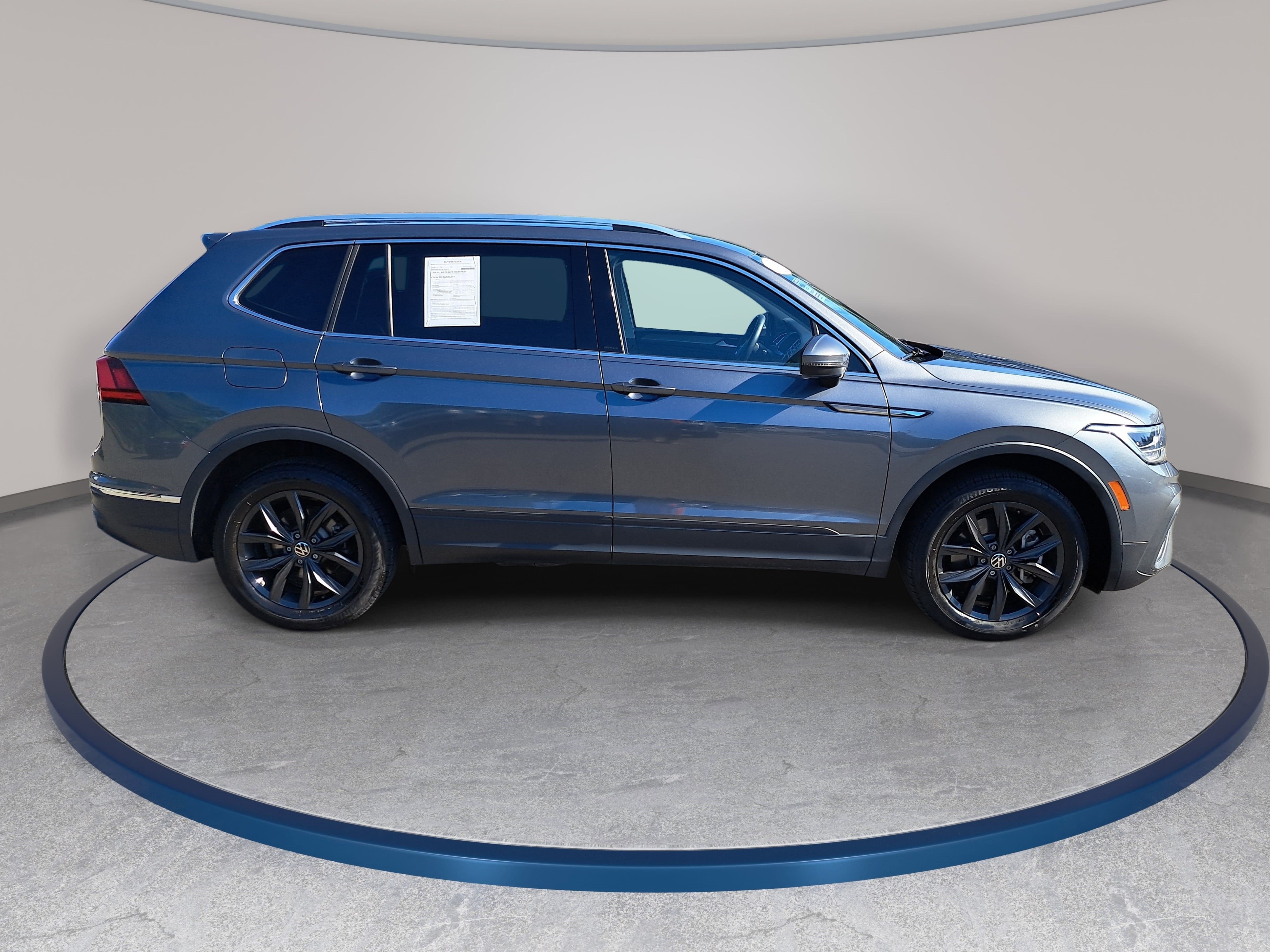 Used 2024 Volkswagen Tiguan SE FWD image 4