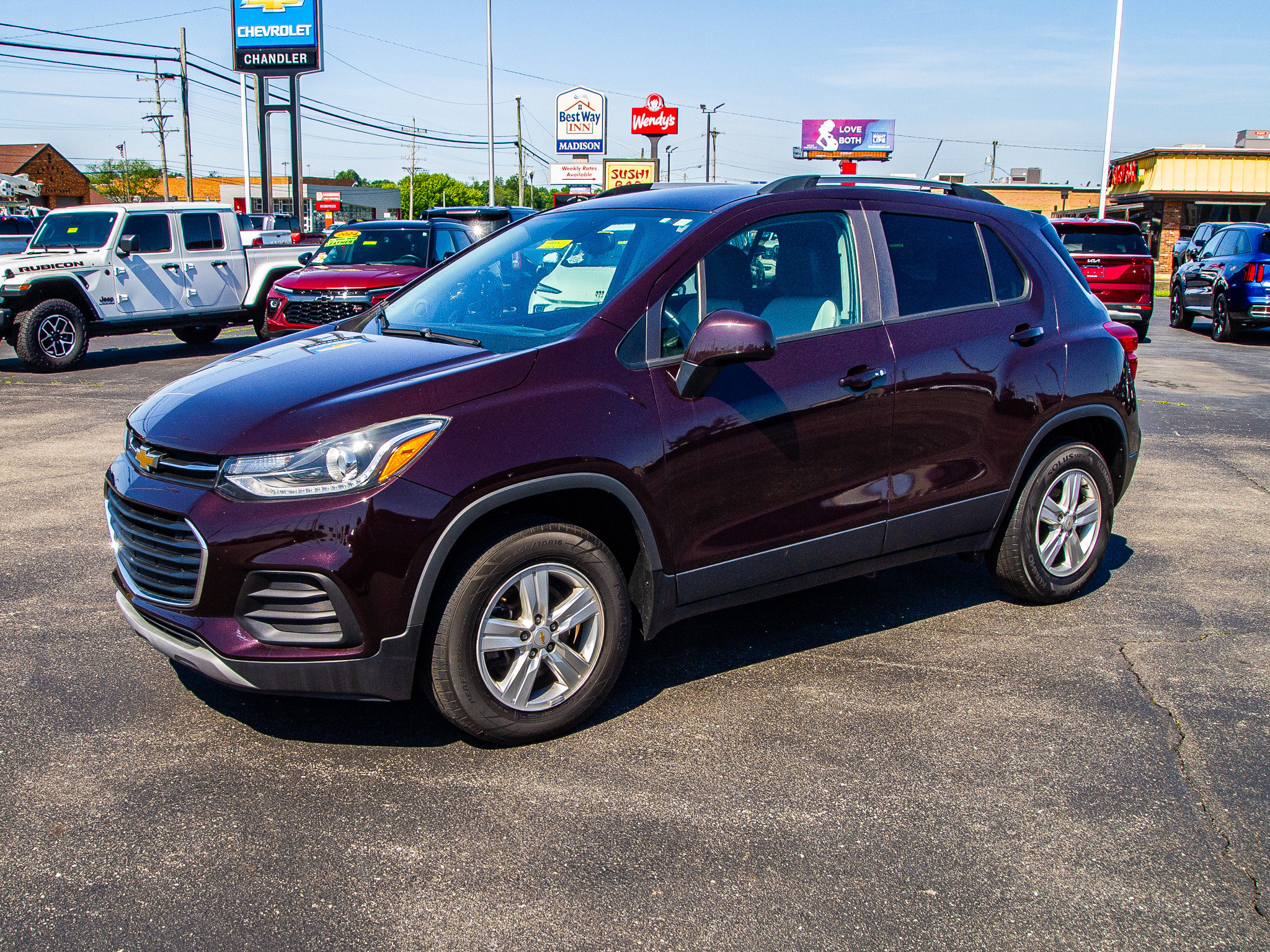 Used 2021 Chevrolet Trax LT w/ Premium Seat Package AWD/4WD image 3