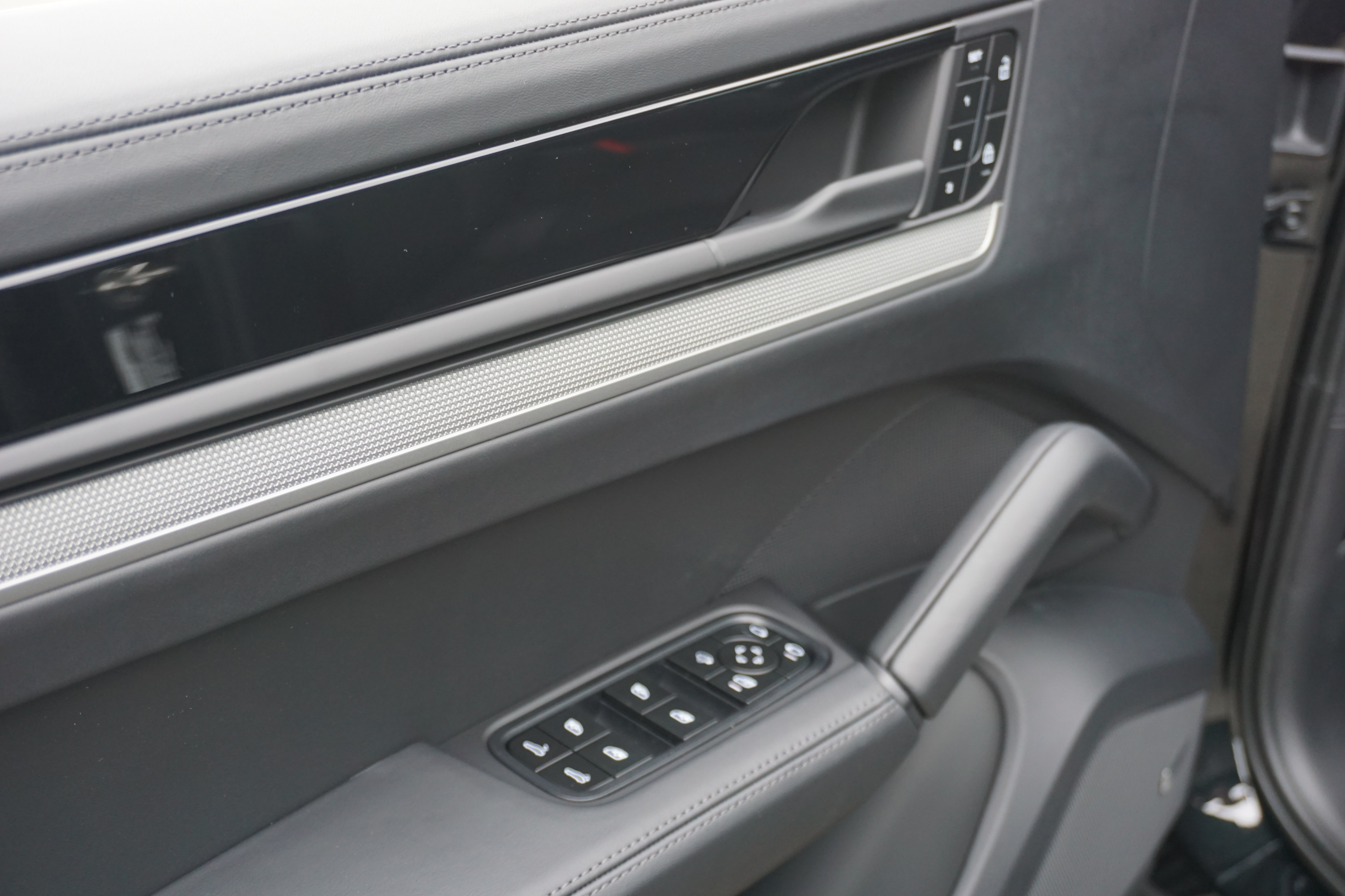 New 2026 Porsche Cayenne S AWD/4WD image 16