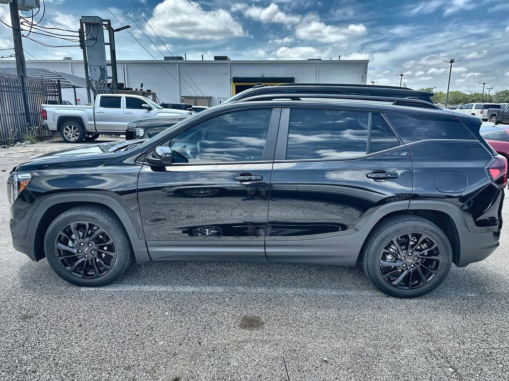 Used 2023 GMC Terrain SLE w/ Driver Convenience Package FWD image 2