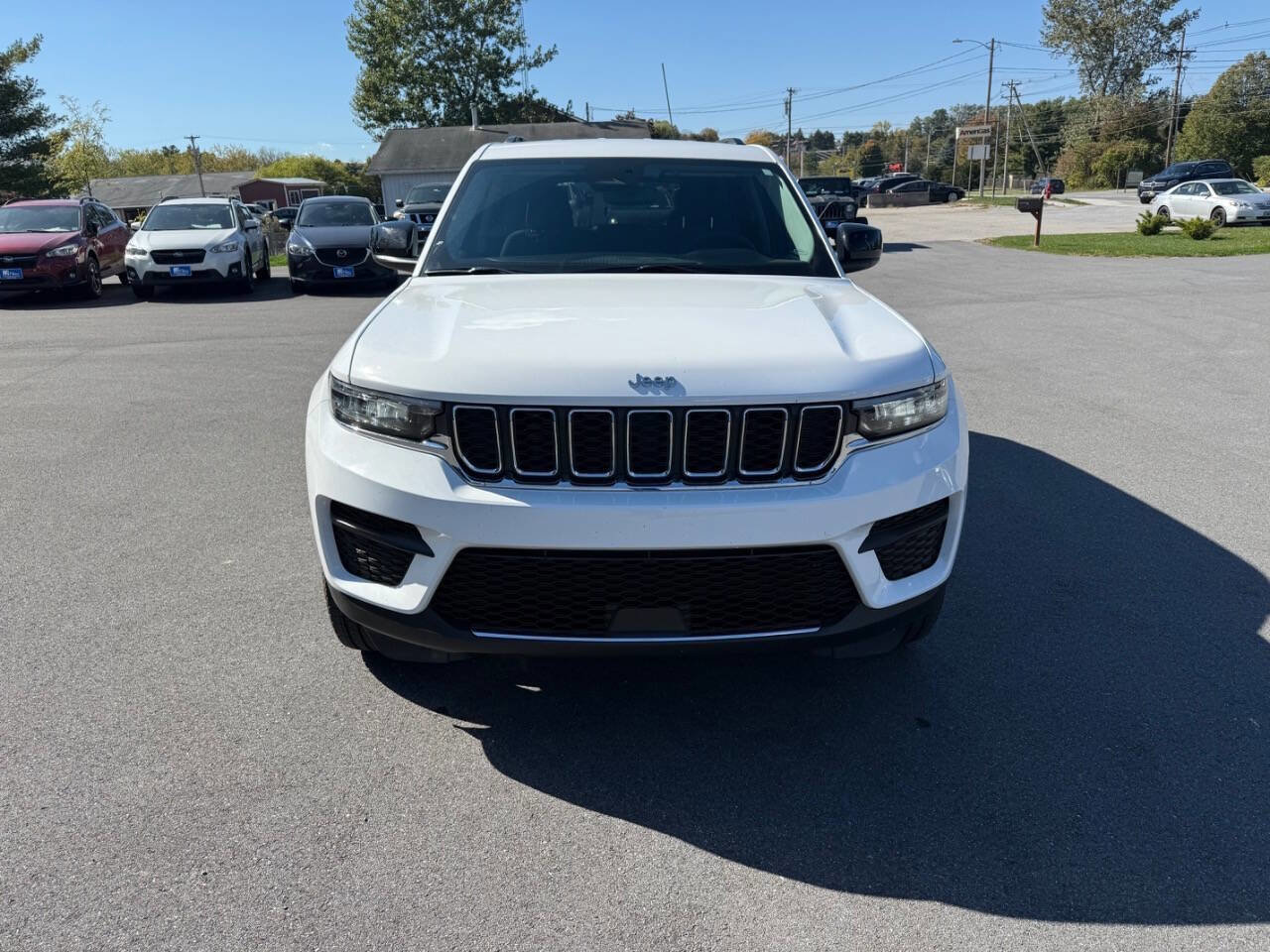 Used 2023 Jeep Grand Cherokee Laredo w/ Luxury Tech Group I image 5