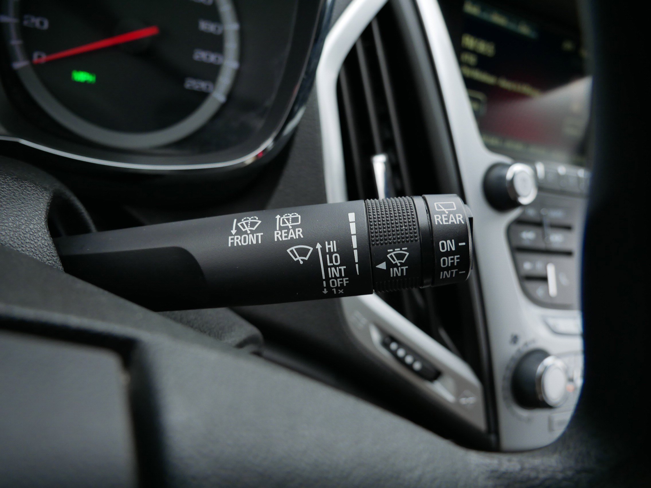 Used 2015 GMC Terrain SLE image 27