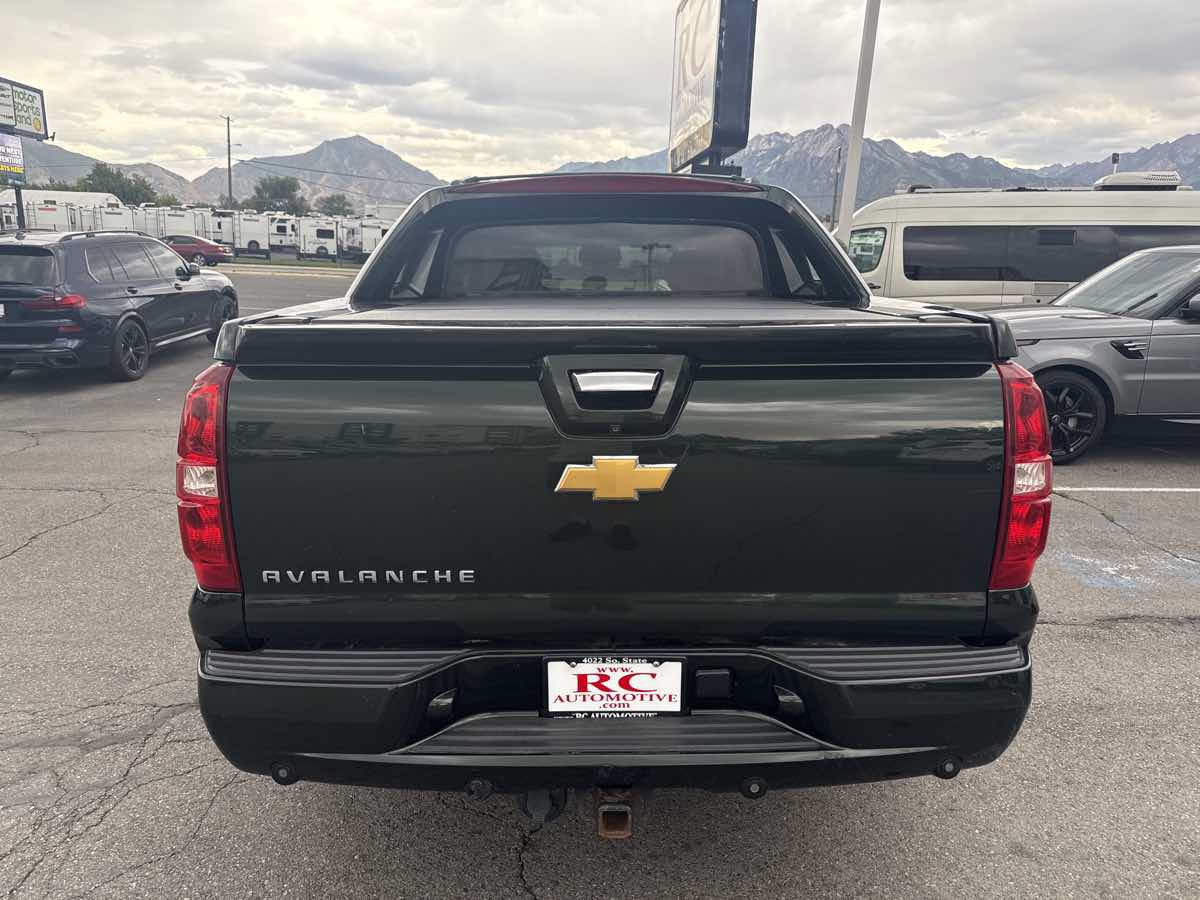 Used 2013 Chevrolet Avalanche LT w/ Suspension Package, Off-Road AWD/4WD image 7