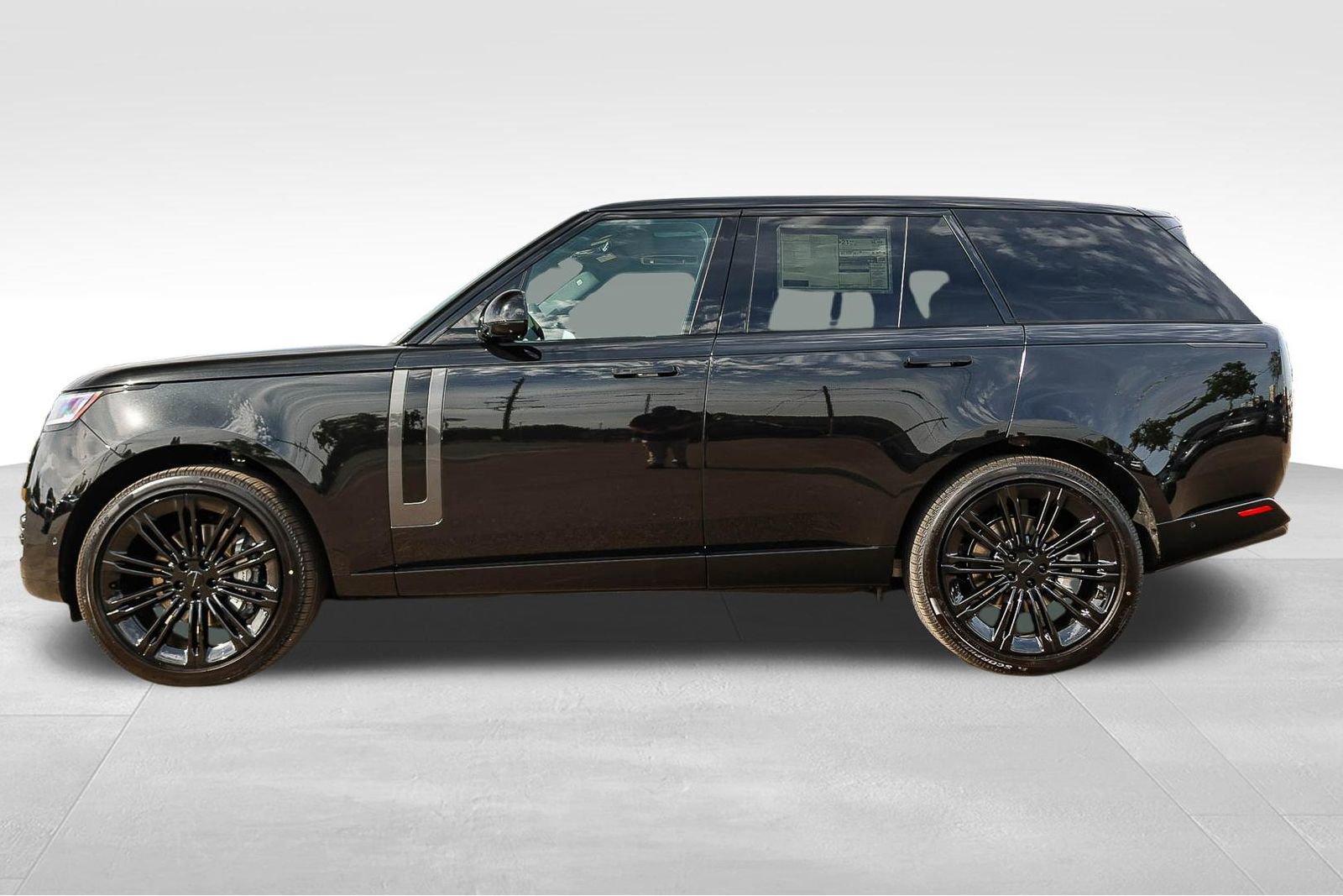 New 2026 Land Rover Range Rover SE image 8