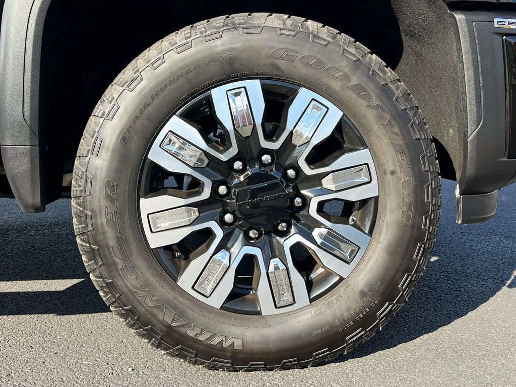 Used 2025 GMC Sierra 2500 Denali image 15