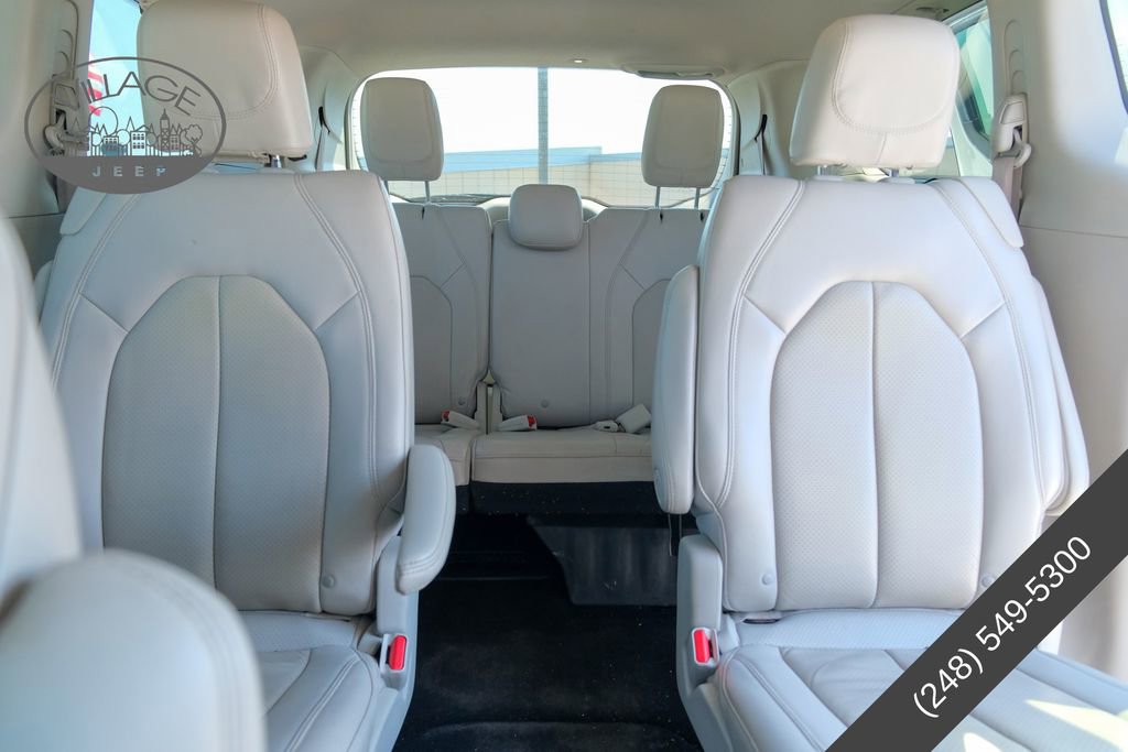 Used 2021 Chrysler Pacifica Touring-L FWD image 14