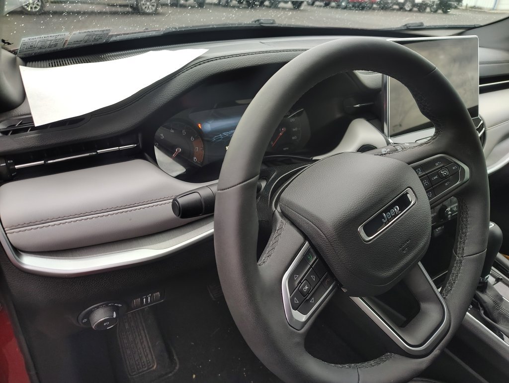 Used 2026 Jeep Compass Limited AWD/4WD image 13