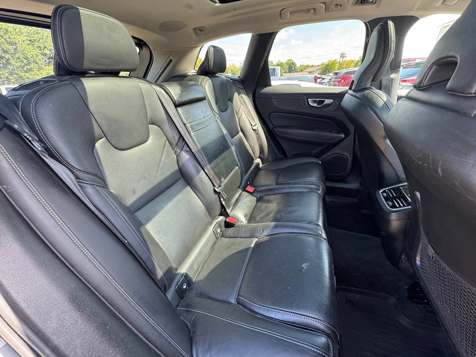 Used 2021 Volvo XC60 T5 Inscription w/ Protection Package Premier AWD/4WD image 31