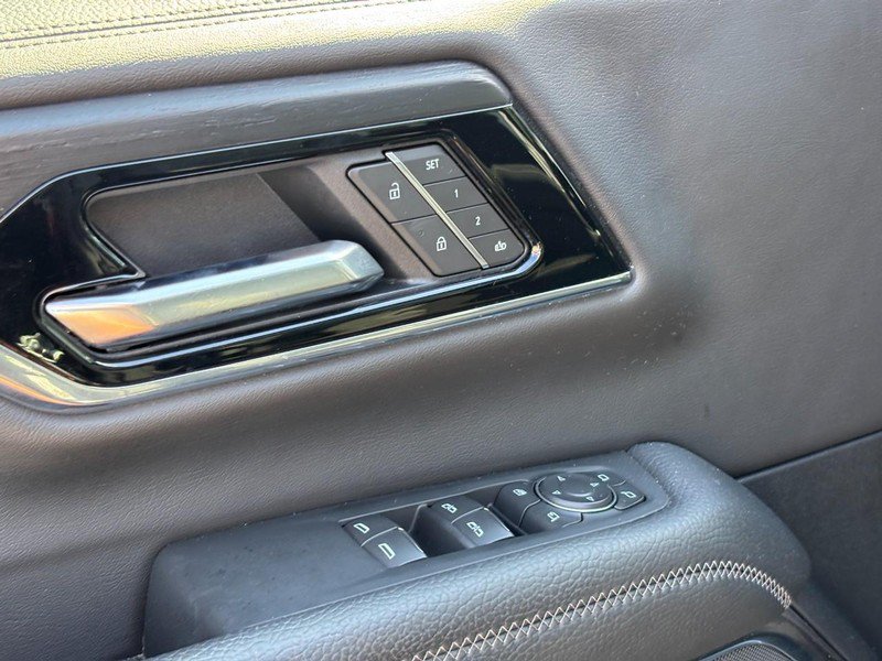 Used 2025 GMC Yukon XL Denali w/ Sun & Power Step Package AWD/4WD image 19